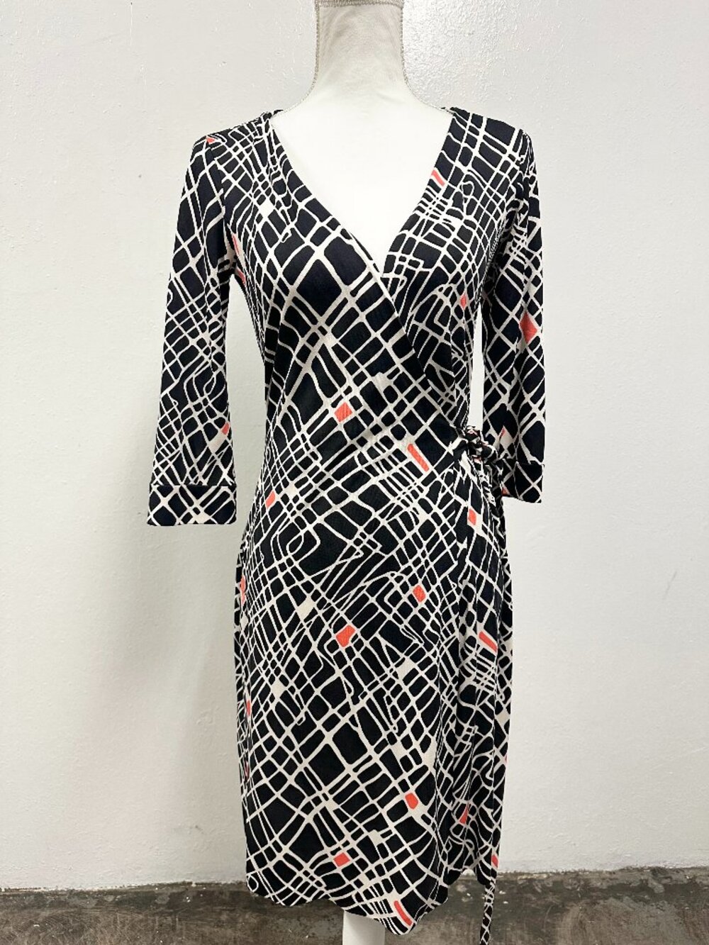 Y2K Vintage Diane Von Furstenberg Black Abstract Printed Pure Silk Wrap Dress 04